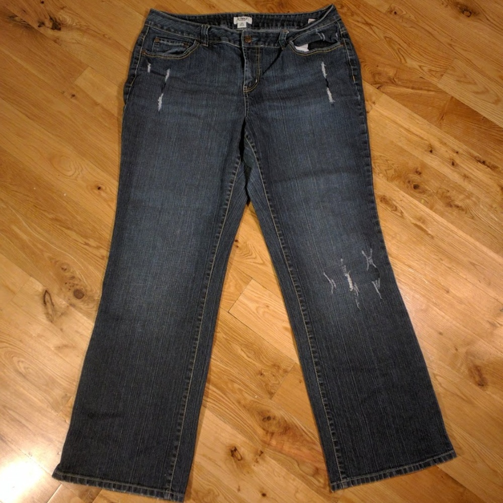 Cato Woman Distressed Jeans